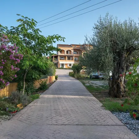 Апартаменты Pasiphae Holiday Apartments